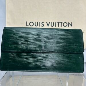 Authentic Louis Vuitton Epi Sarah Porte Tresor Wallet.